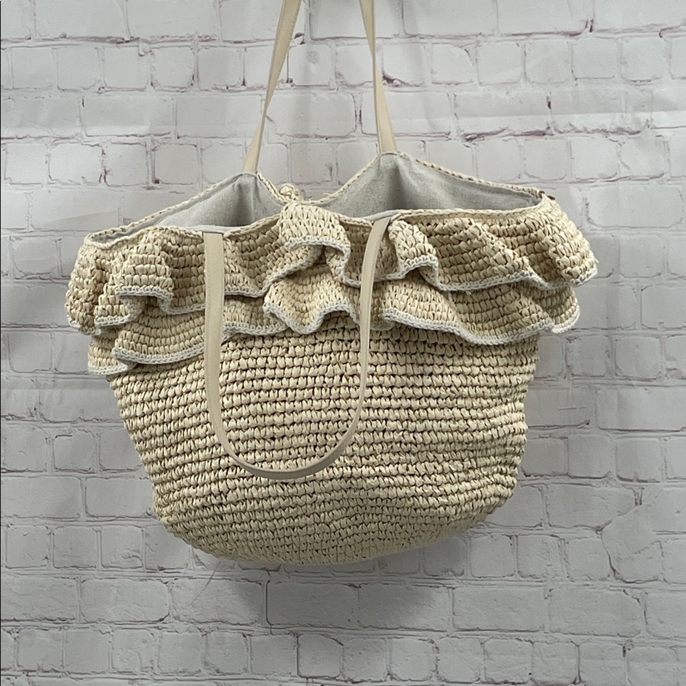 Elegant BTB Los Angeles Paper Ruffle Bag/ Purse Beach Travel